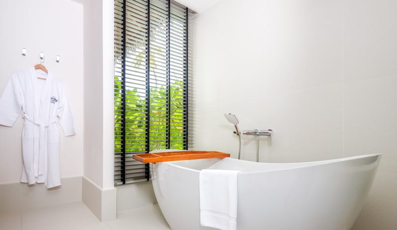 Hard Rock Hotel Maldives_Gold_Beach_Villa_Bathroom